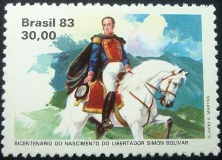 Selo postal brasileiro comemorativo do bicentenário do nascimento de Bolívar e retratando-o montado em um cavalo.