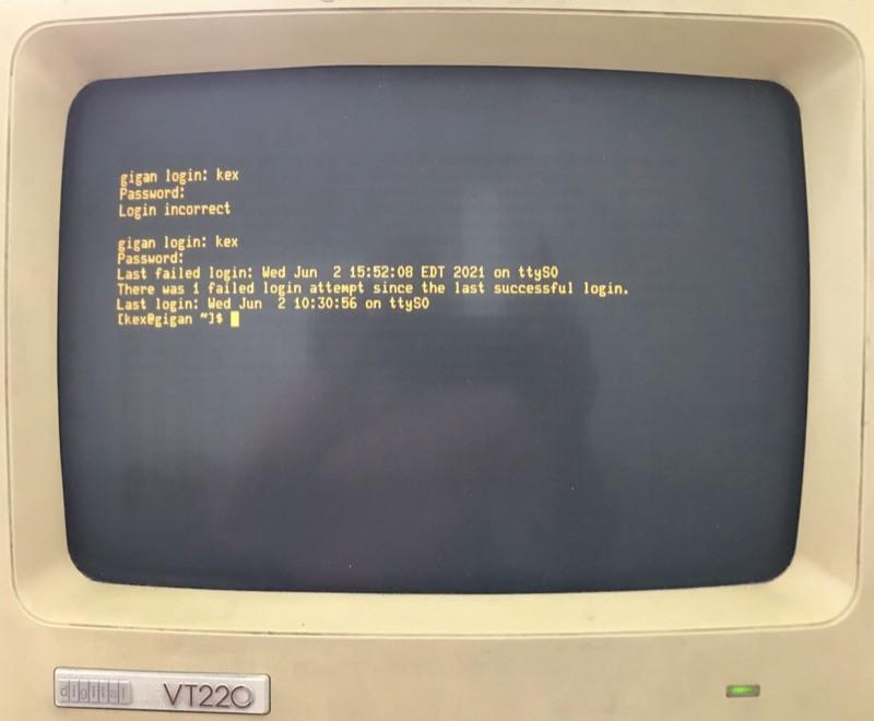 Login no Unix em um terminal VT220