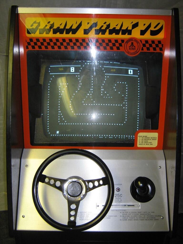Foto da máquina de fliperama Gran Trak 10