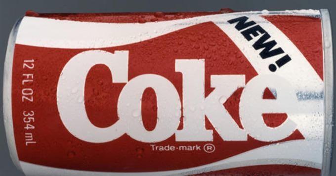 Uma latinha norte-americana da New Coke.